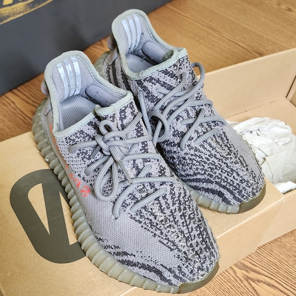 Used Great Condition .. Yeezy Boost 350 V2 Sneakers - Picture 3 of 4
